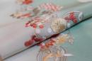 新品・ぼかし梅桜刺繍の半襟(瑠璃)