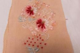 アンティーク/ 花模様の刺繍の半衿